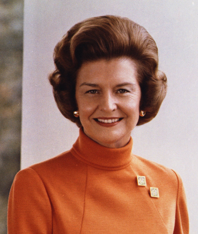 betty_ford_official_white_house_photo_color_1974_face_cropped