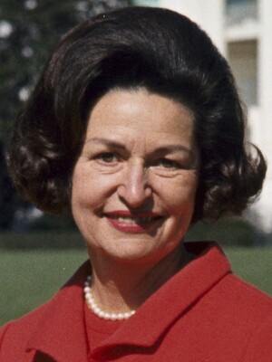 lady_bird_johnson_photo_portrait_standing_at_rear_of_white_house_color_crop_cropped.jpeg